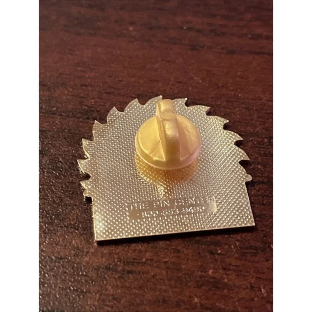 Outback Steakhouse Winter Haven Florida Kangaroos Water Skiing Lapel Hat‎ Pin